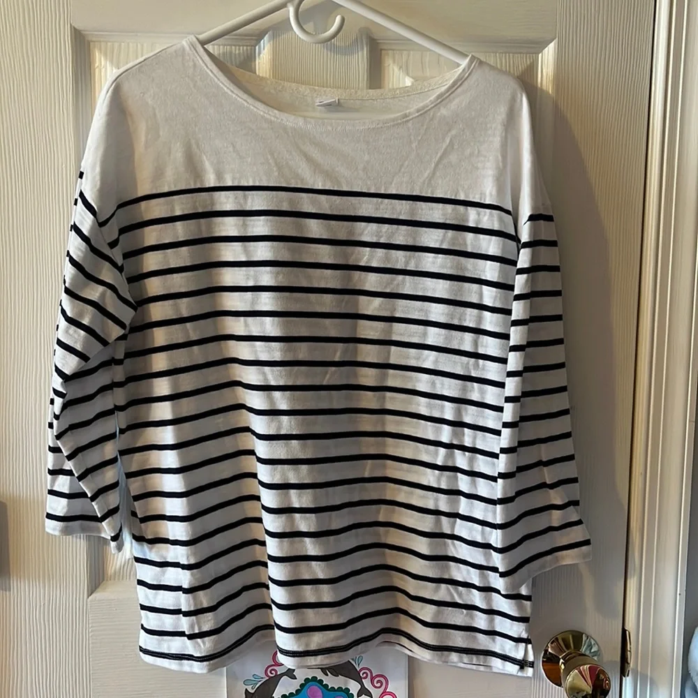 Old Navy 3/4 sleeve striped top (1) - Picture 1 of 6